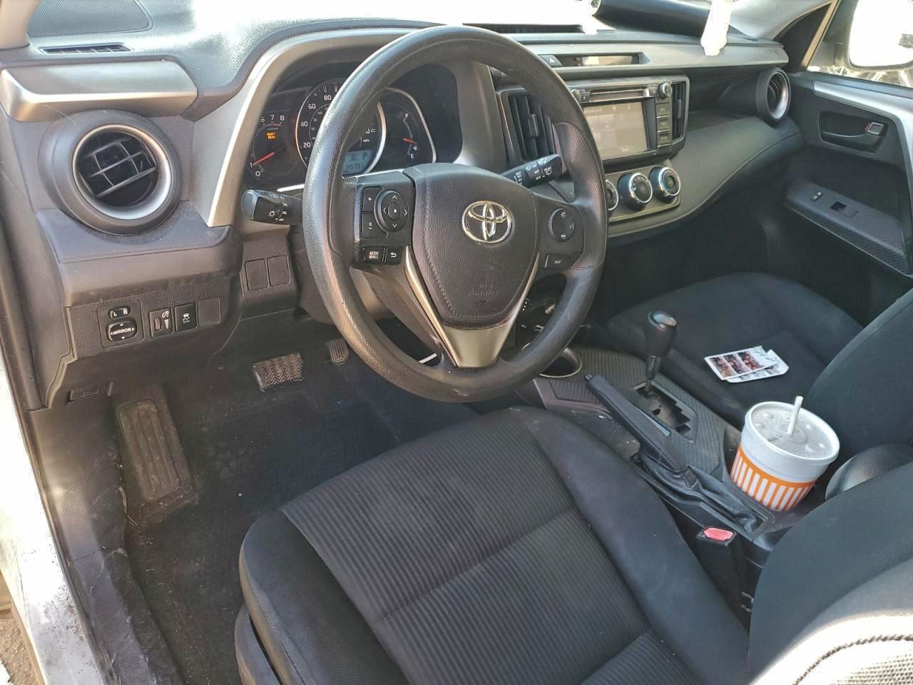 Toyota RAV4 Le Image 13
