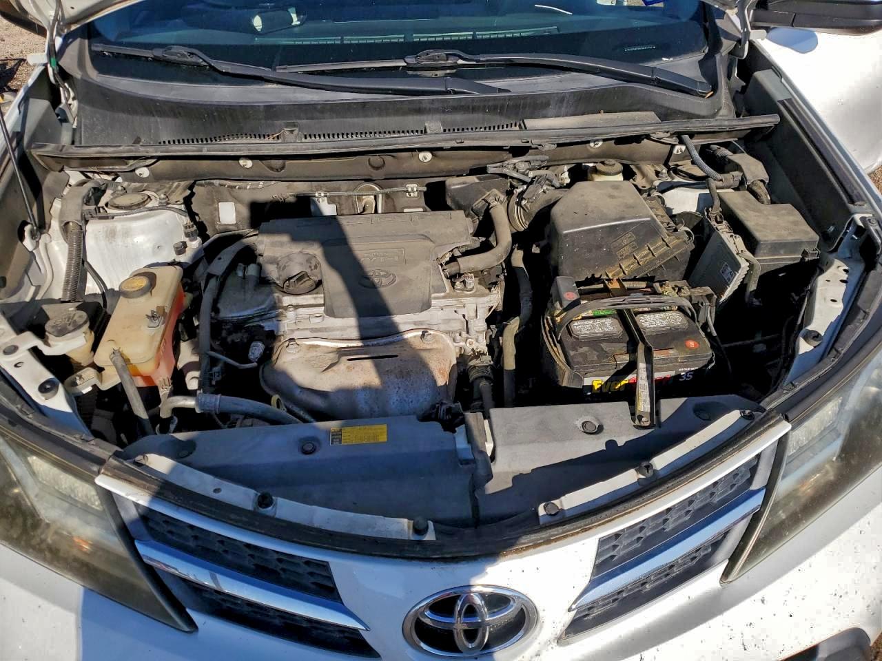 Toyota RAV4 Le Image 6