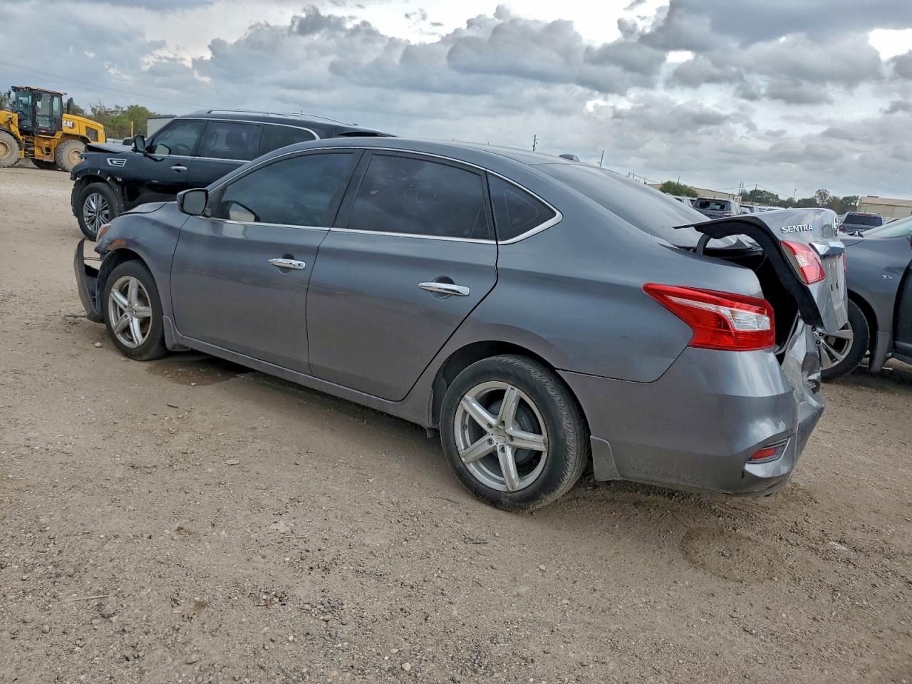 Nissan Sentra S Image 2