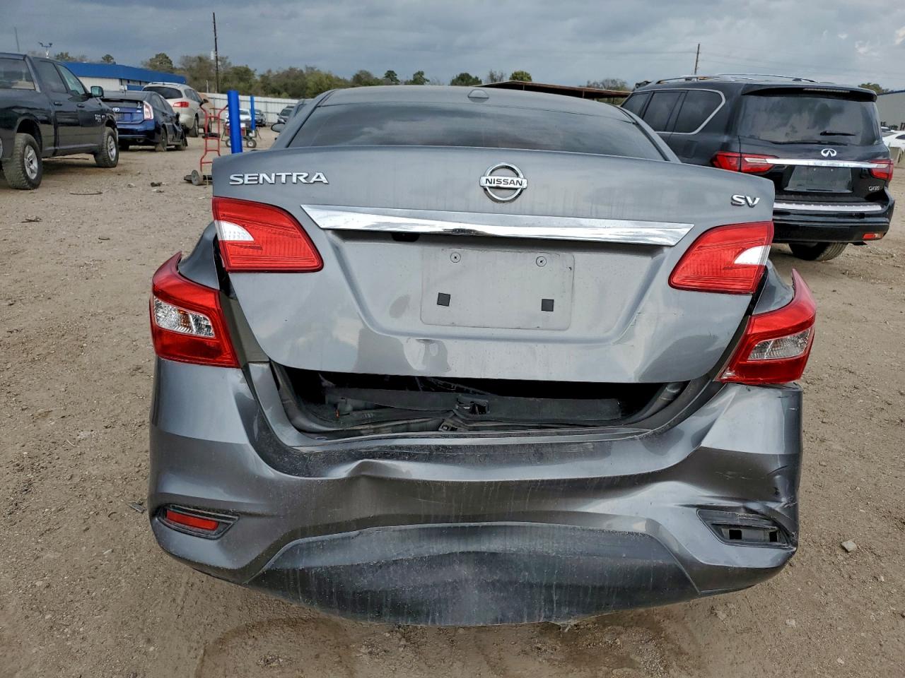 Nissan Sentra S Image 3