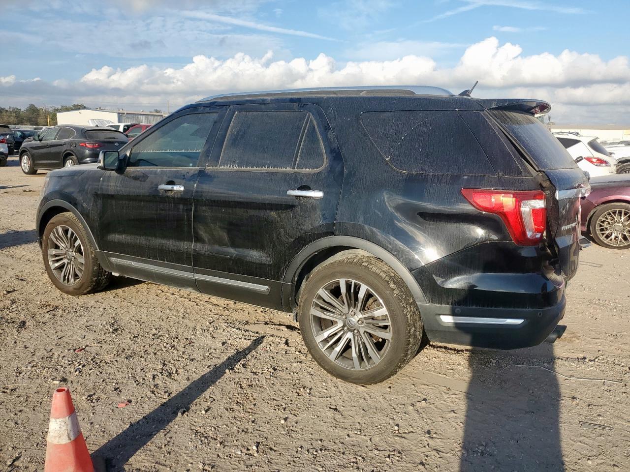 Ford Explorer Platinum Image 13