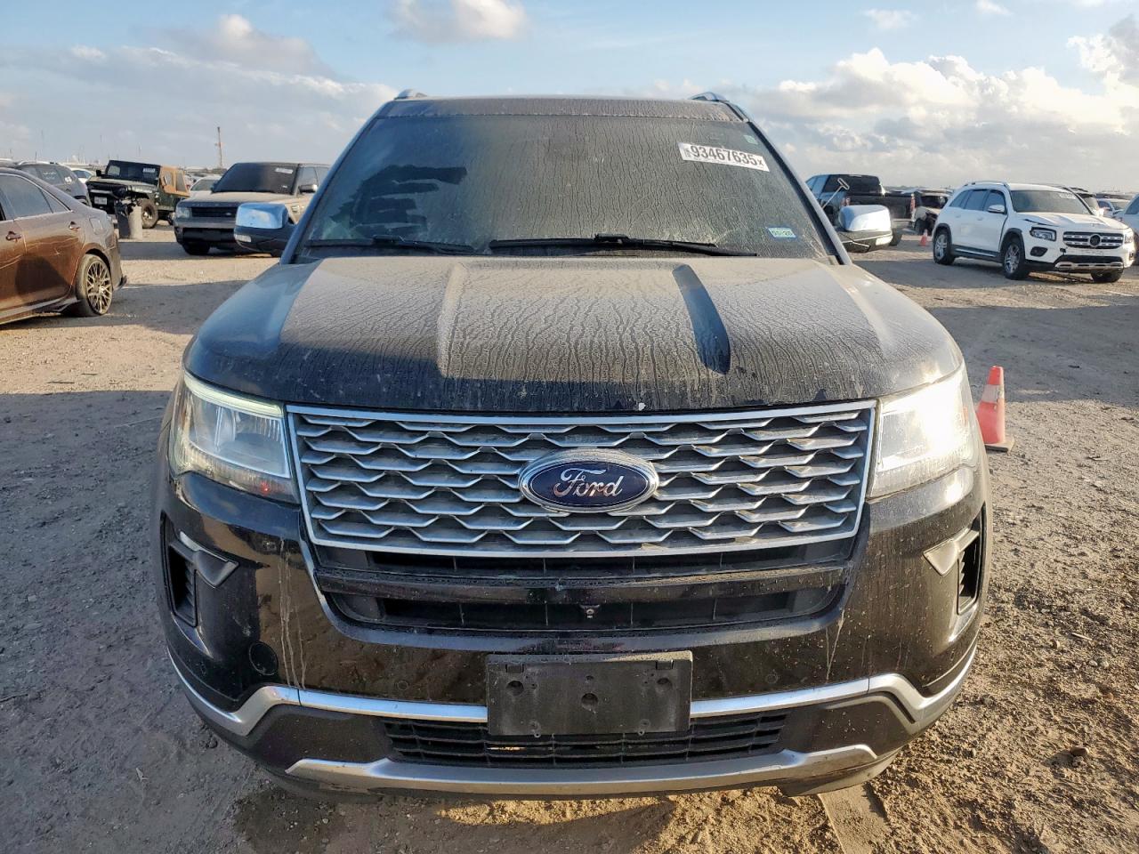 Ford Explorer Platinum Image 5