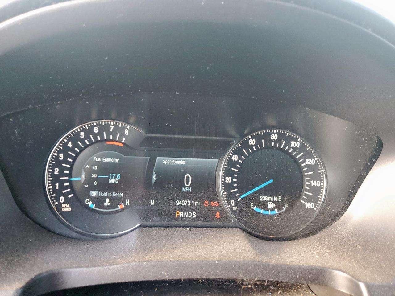 Ford Explorer Platinum Image 3