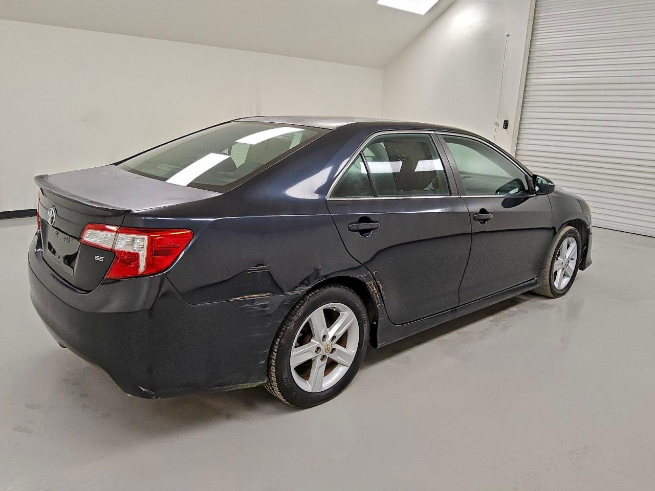 Toyota Camry Base Image 5