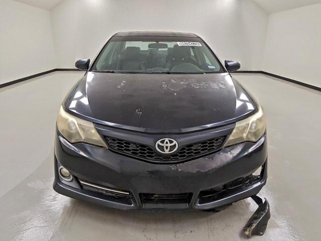 Toyota Camry Base Image 6