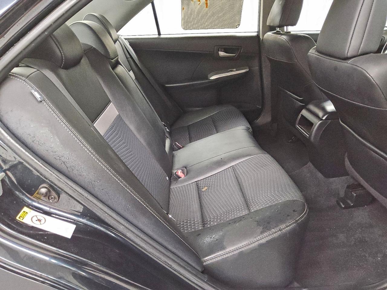 Toyota Camry Base Image 8