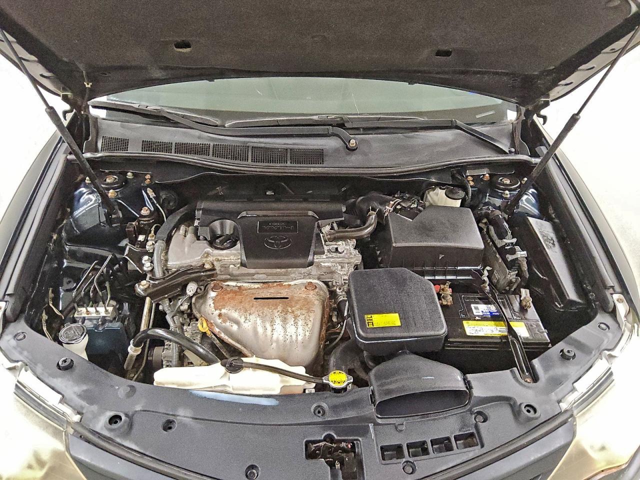 Toyota Camry Base Image 7