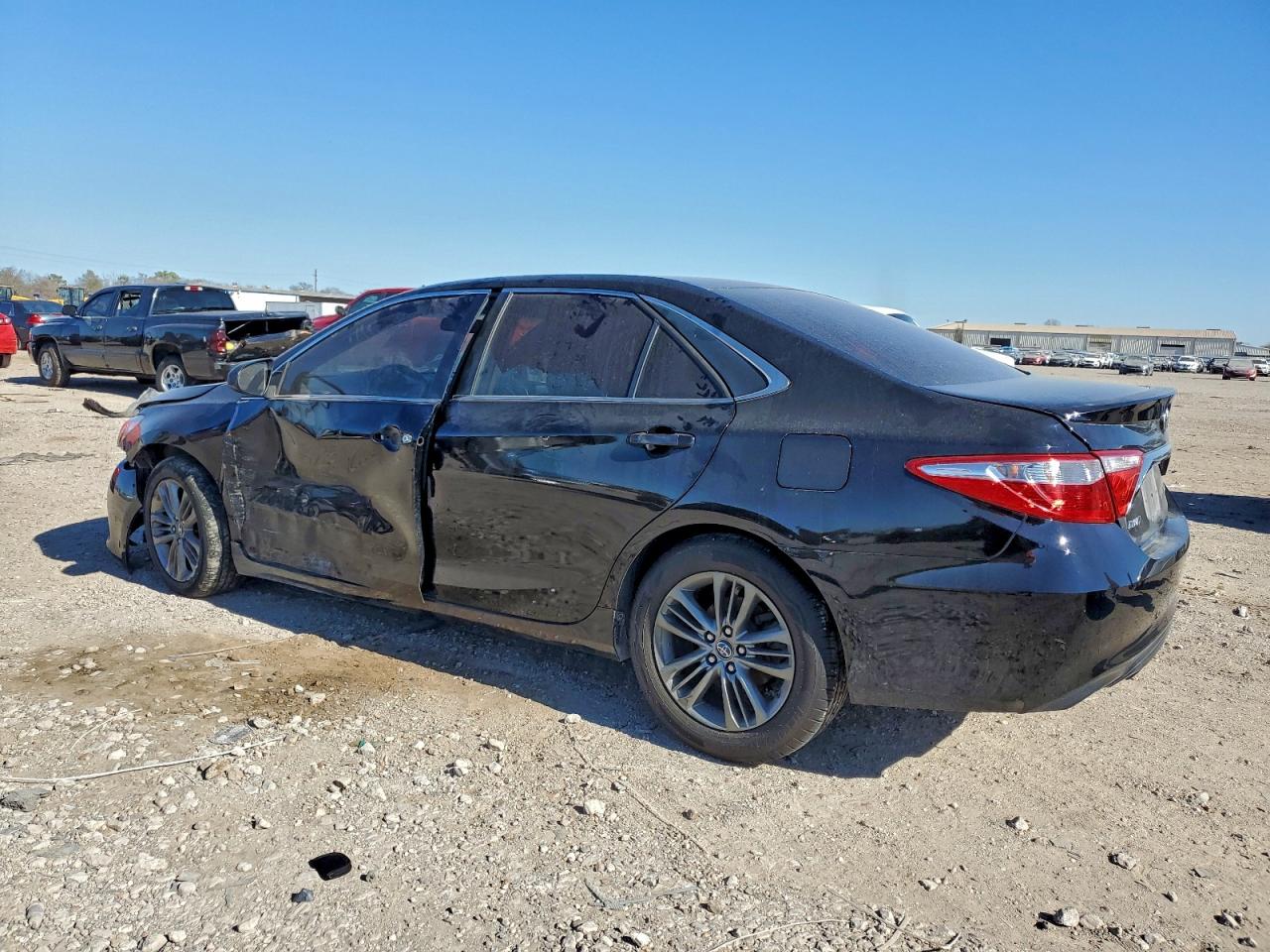 Toyota Camry Le Image 6