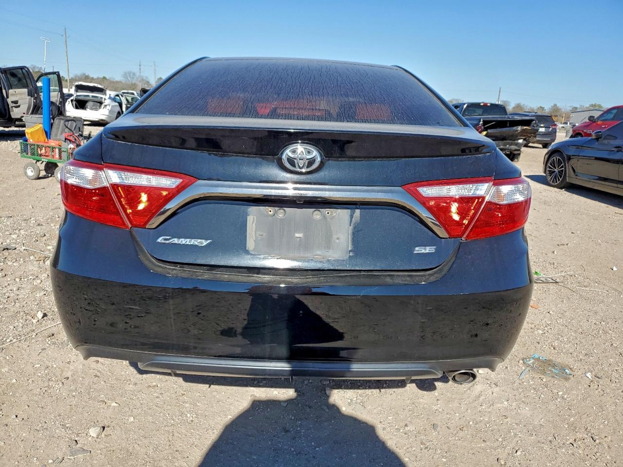 Toyota Camry Le Image 9