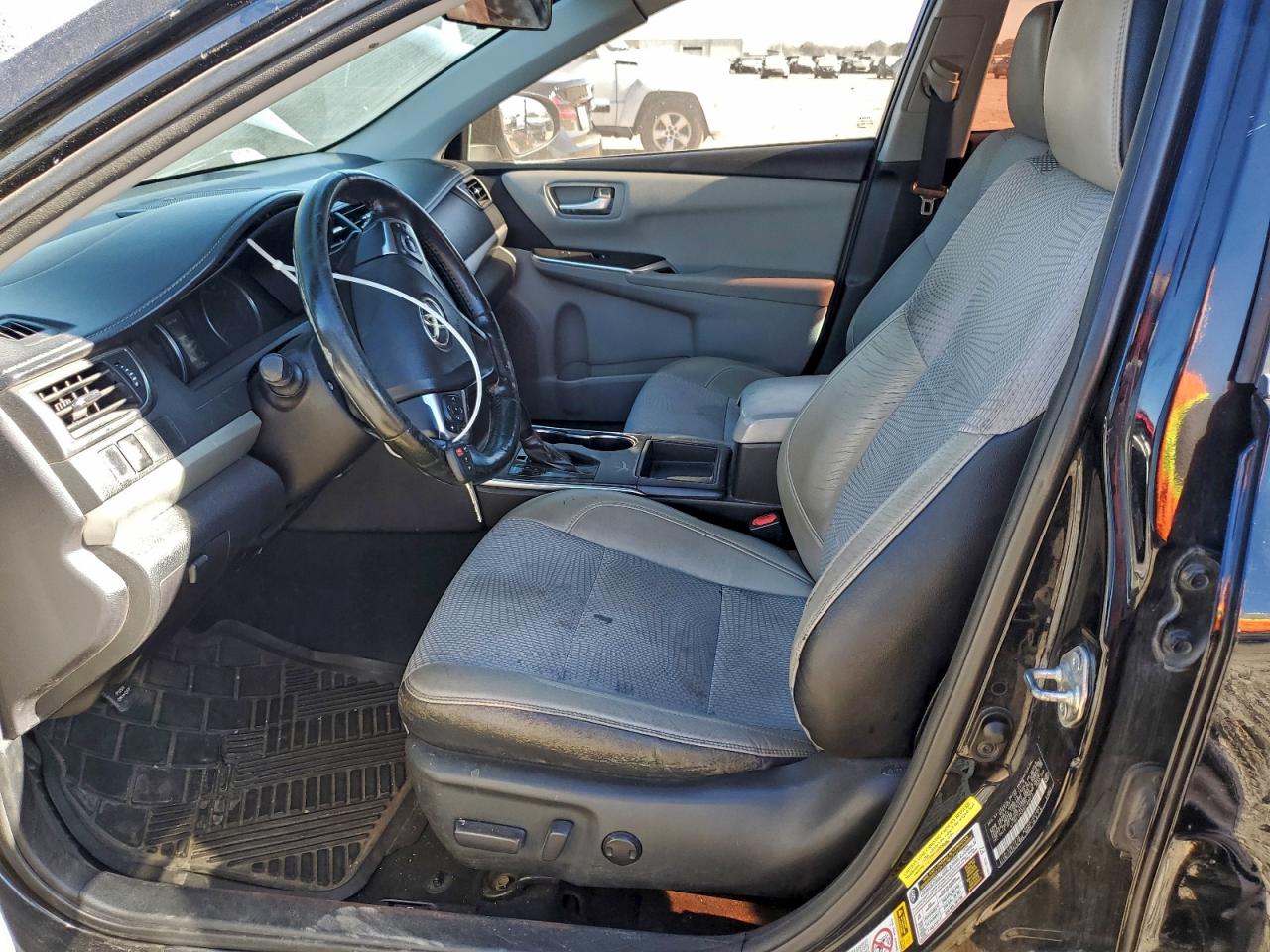 Toyota Camry Le Image 2