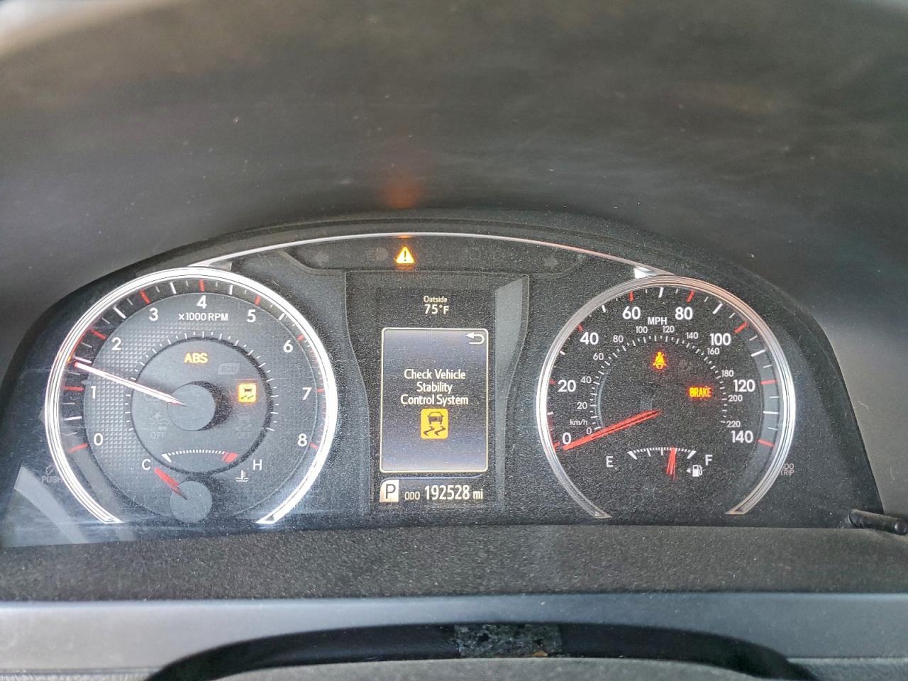 Toyota Camry Le Image 5