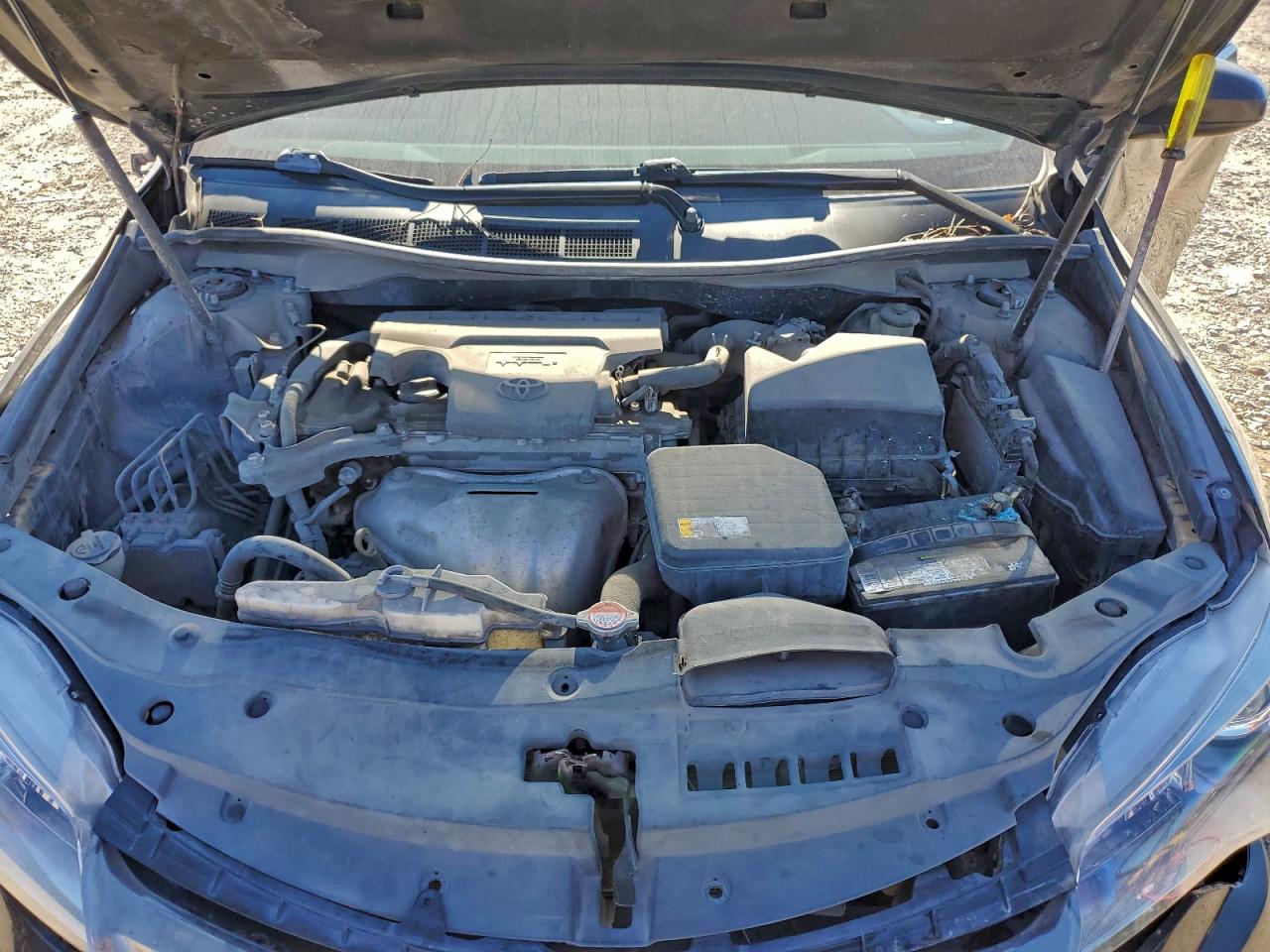 Toyota Camry Le Image 10