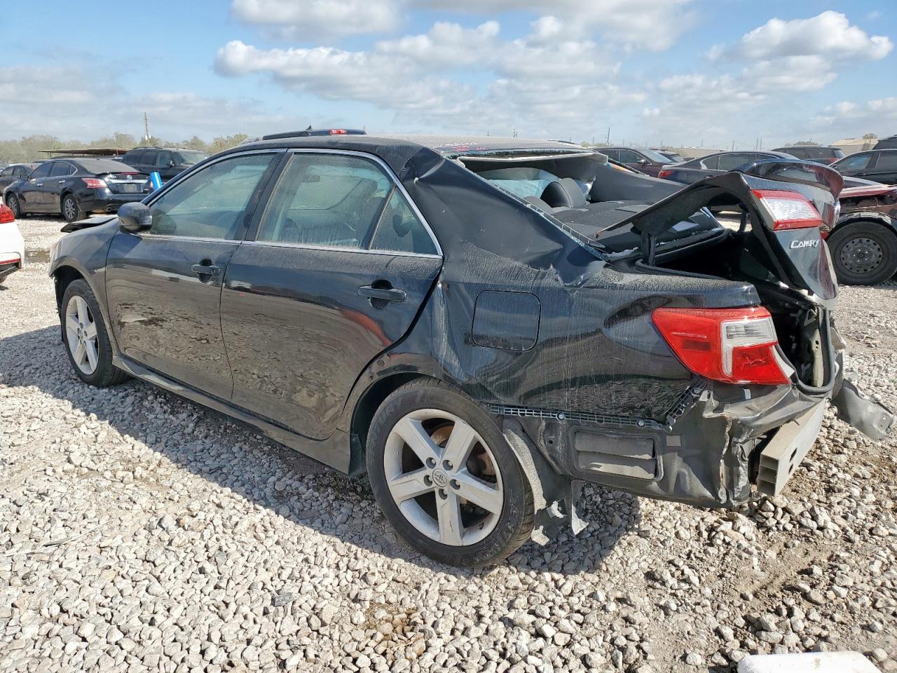 Toyota Camry L Image 10