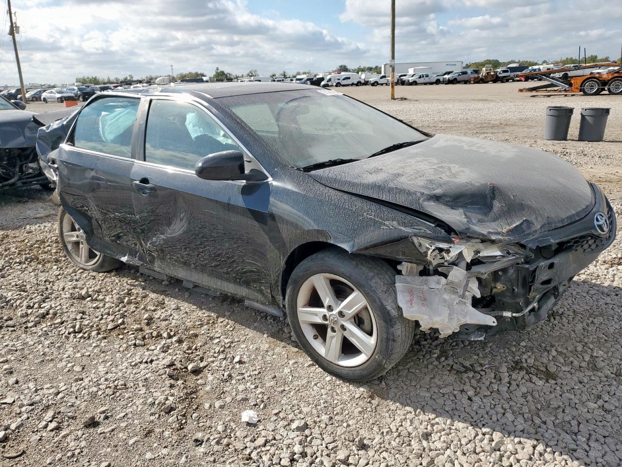 Toyota Camry L Image 3