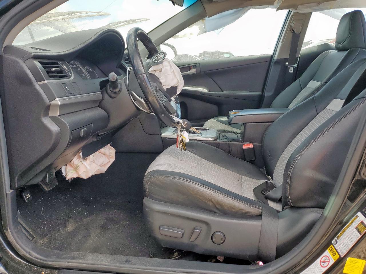 Toyota Camry L Image 9