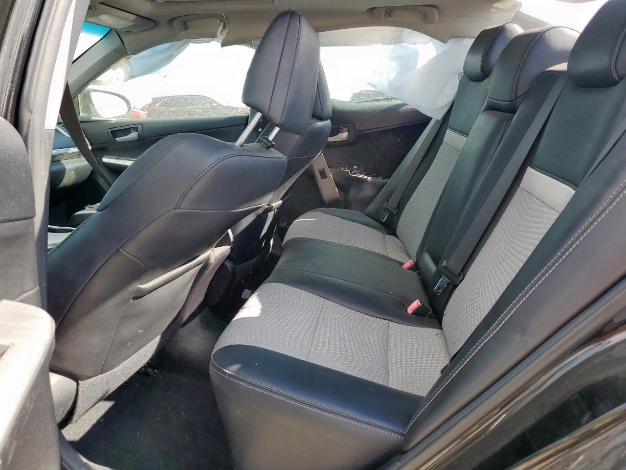 Toyota Camry L Image 6