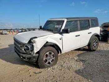  Salvage Ford Bronco