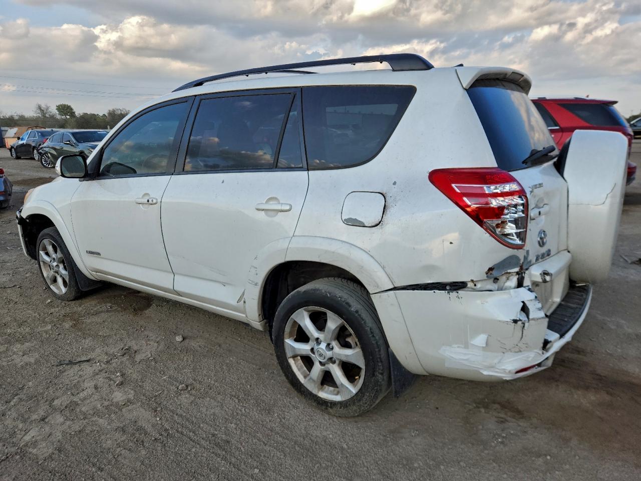 Toyota RAV4 Limited Image 3