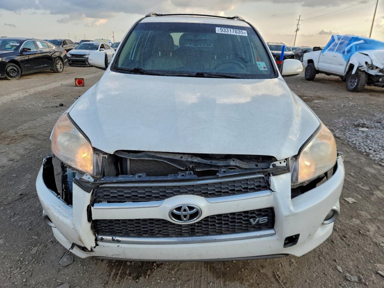 Toyota RAV4 Limited Image 8