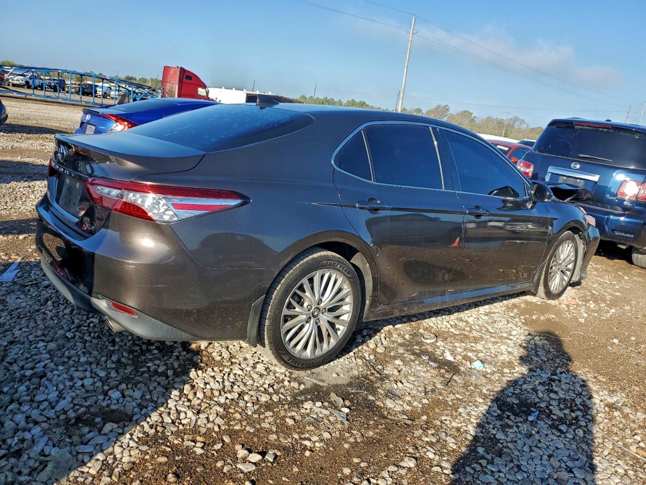 Toyota Camry Xle Image 7