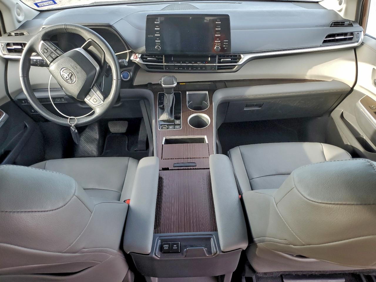 Toyota Sienna Xle Image 6