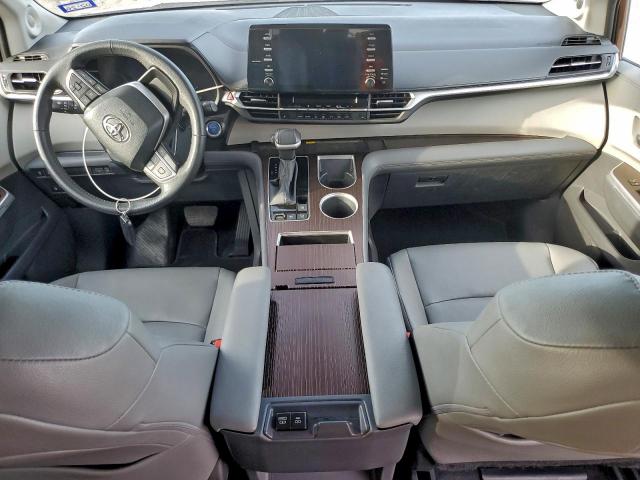 Toyota Sienna Xle Image 6
