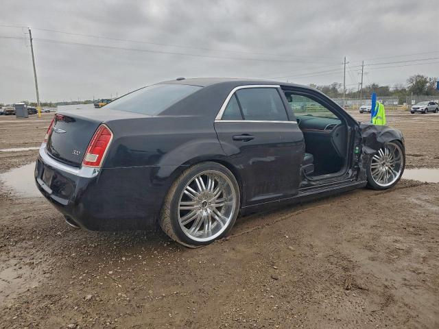 Chrysler 300 Image 8