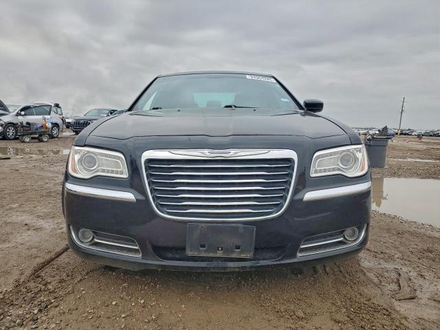Chrysler 300 Image 9