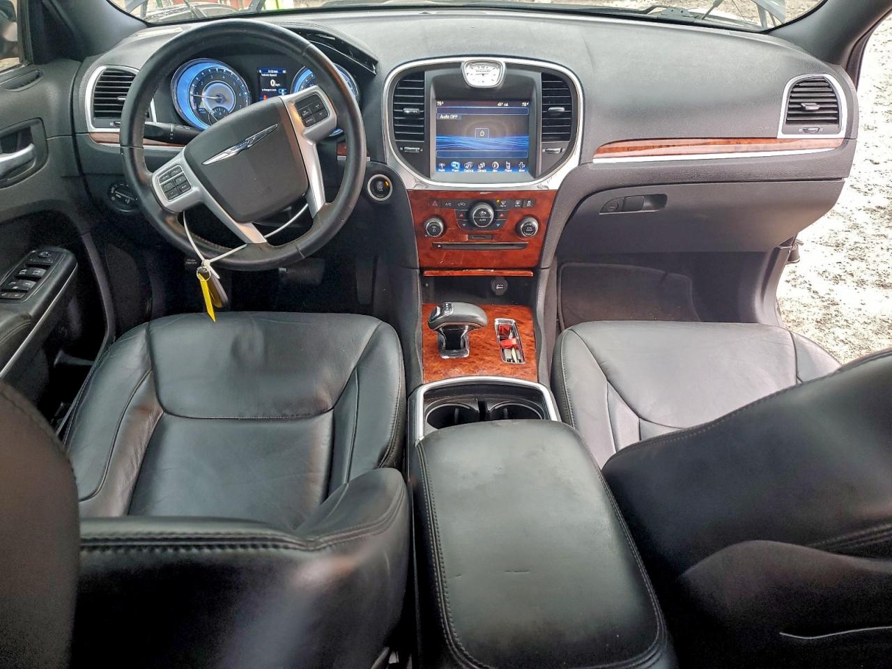 Chrysler 300 Image 12