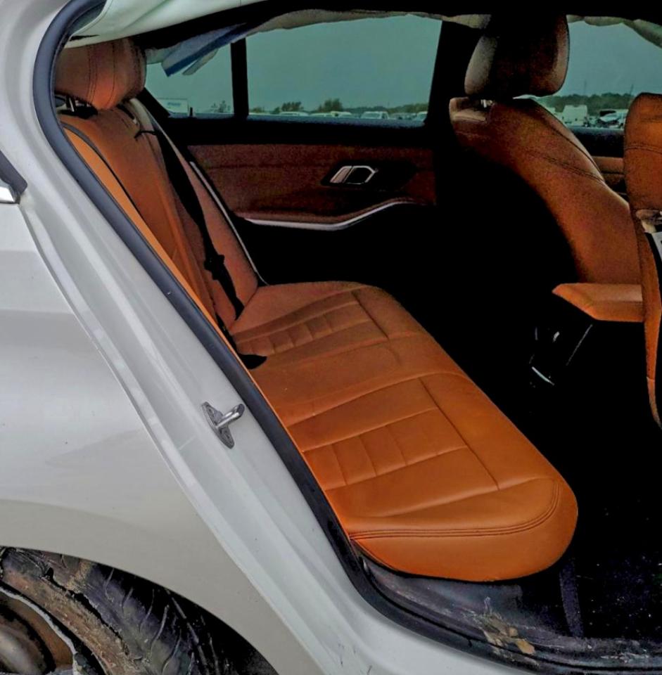 BMW 3 Series Image 8