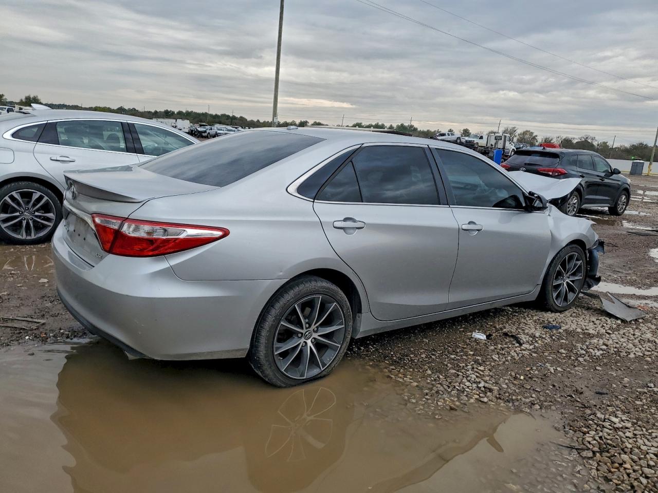 Toyota Camry Le Image 2