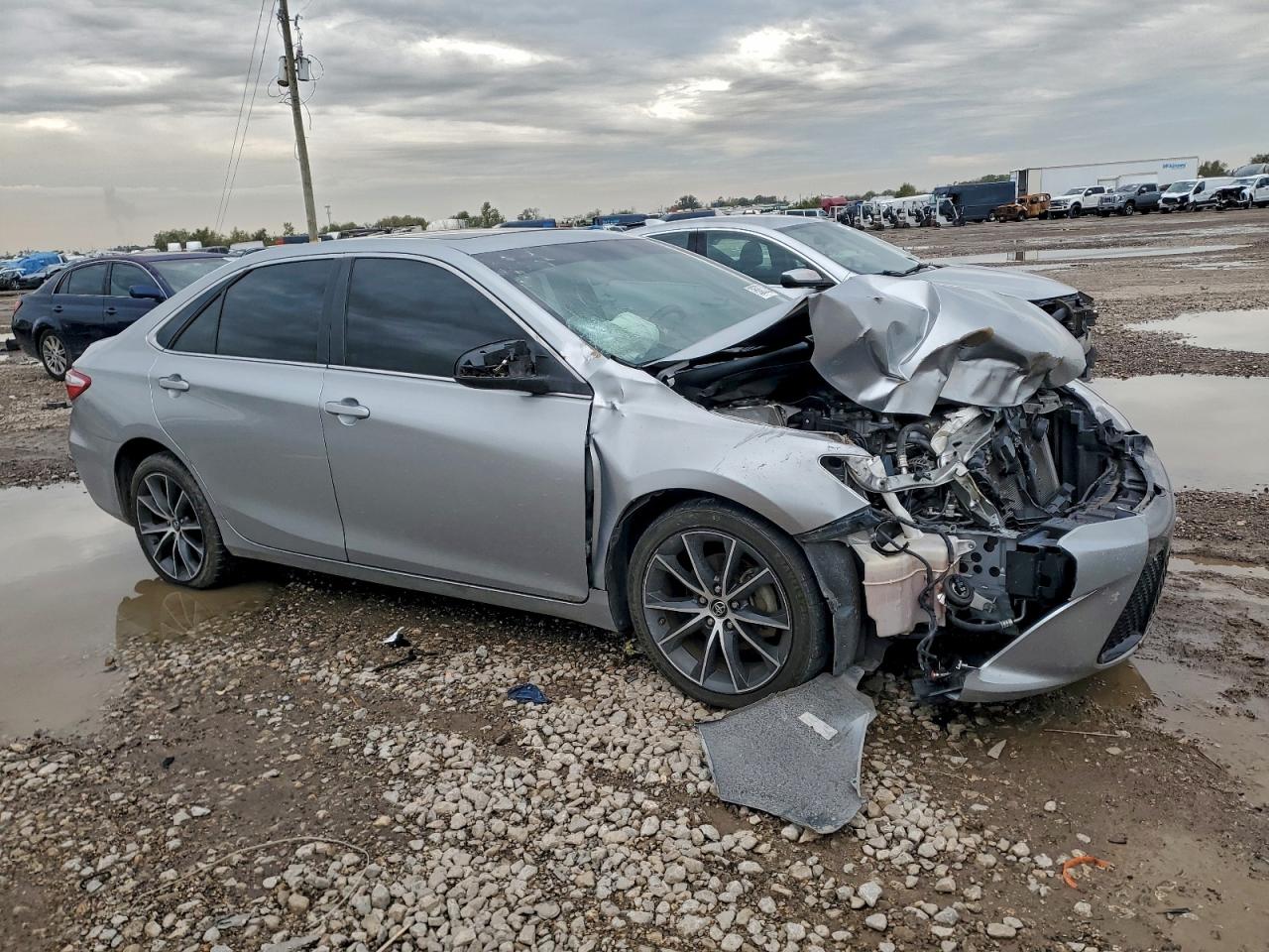 Toyota Camry Le Image 9