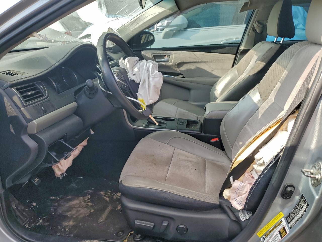 Toyota Camry Le Image 4