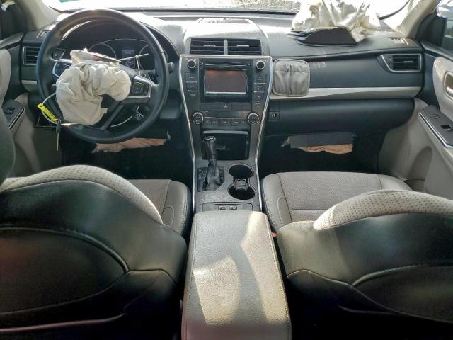 Toyota Camry Le Image 6