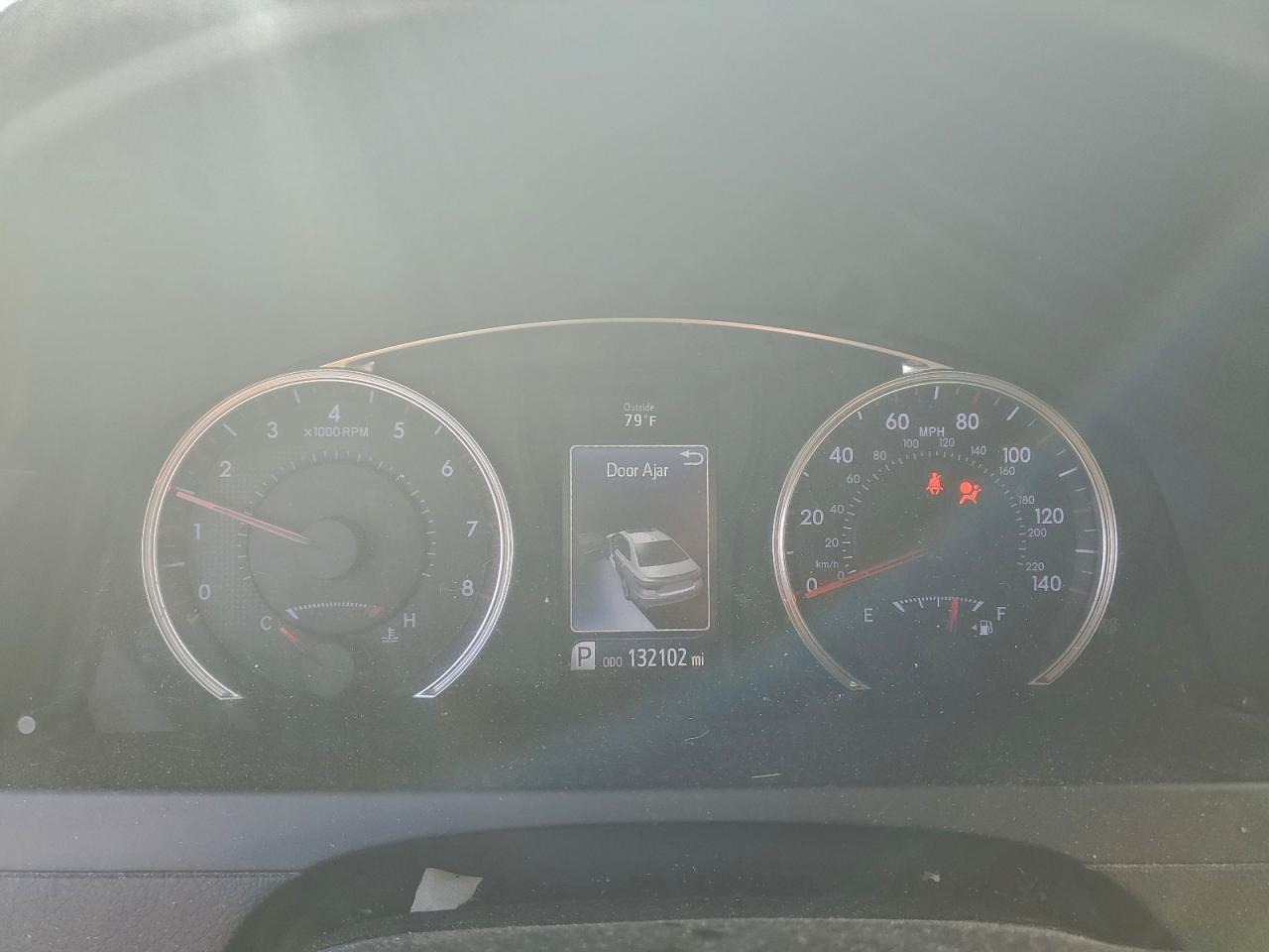 Toyota Camry Le Image 11