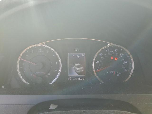 Toyota Camry Le Image 11