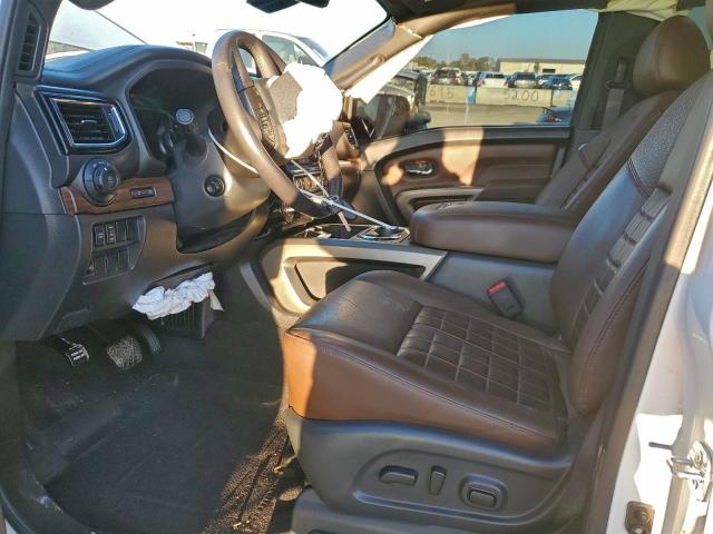 Nissan Titan Sv Image 8