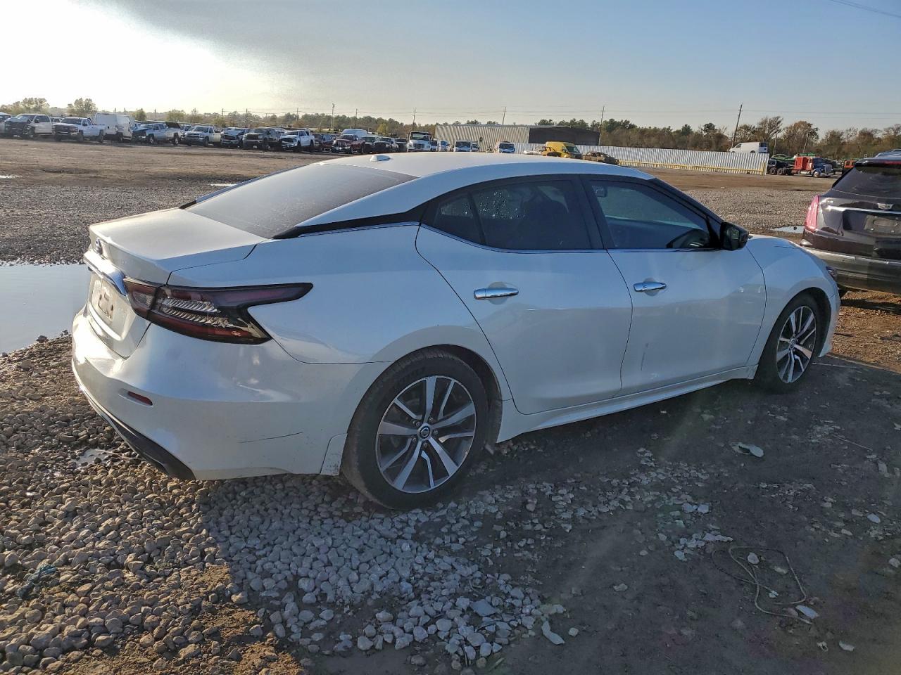 Nissan Maxima S Image 4