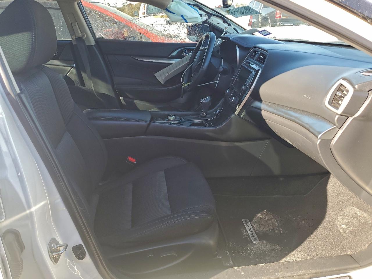 Nissan Maxima S Image 5