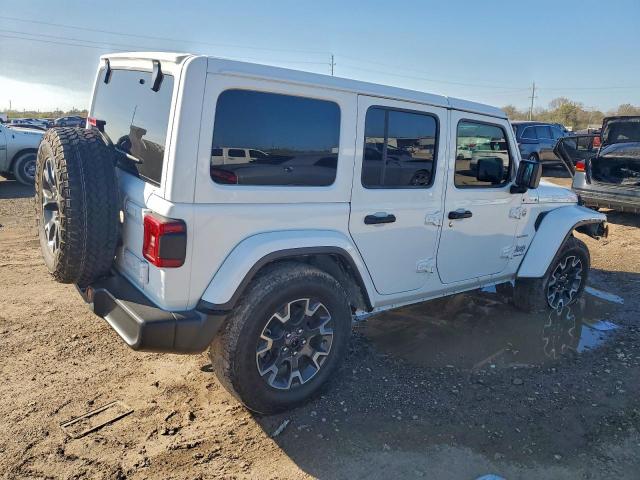 Jeep Wrangler Sahara Image 12