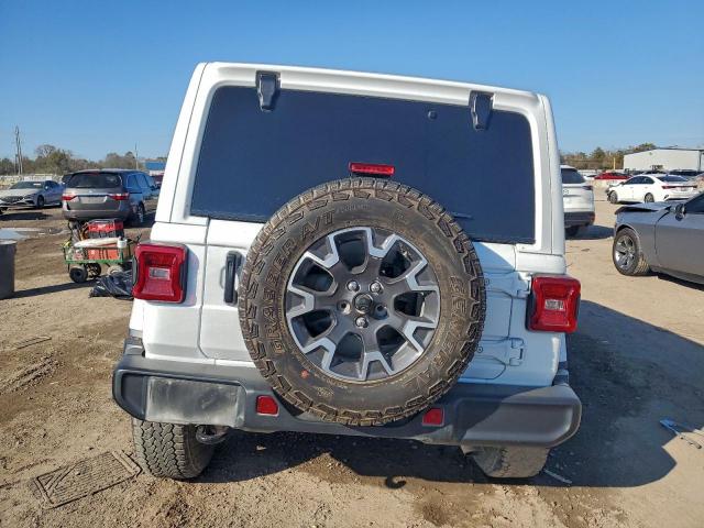 Jeep Wrangler Sahara Image 6
