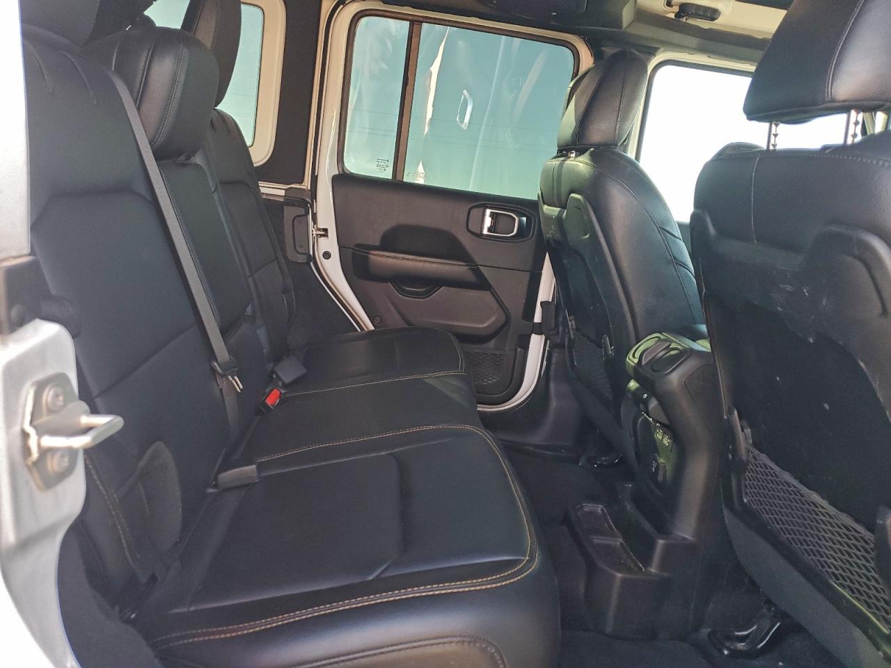 Jeep Wrangler Sahara Image 3