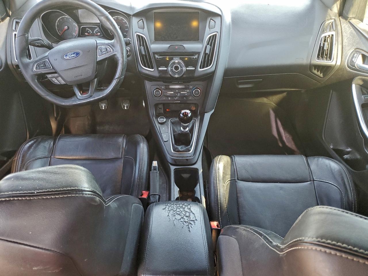 Ford Focus St Image 11