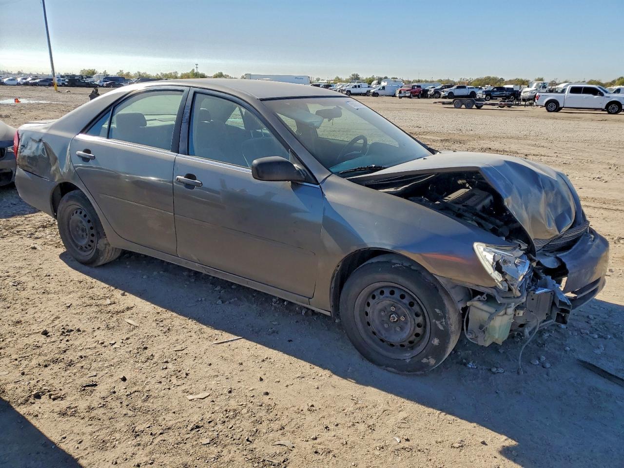 Toyota Camry Le Image 2