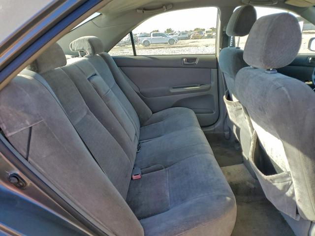 Toyota Camry Le Image 6