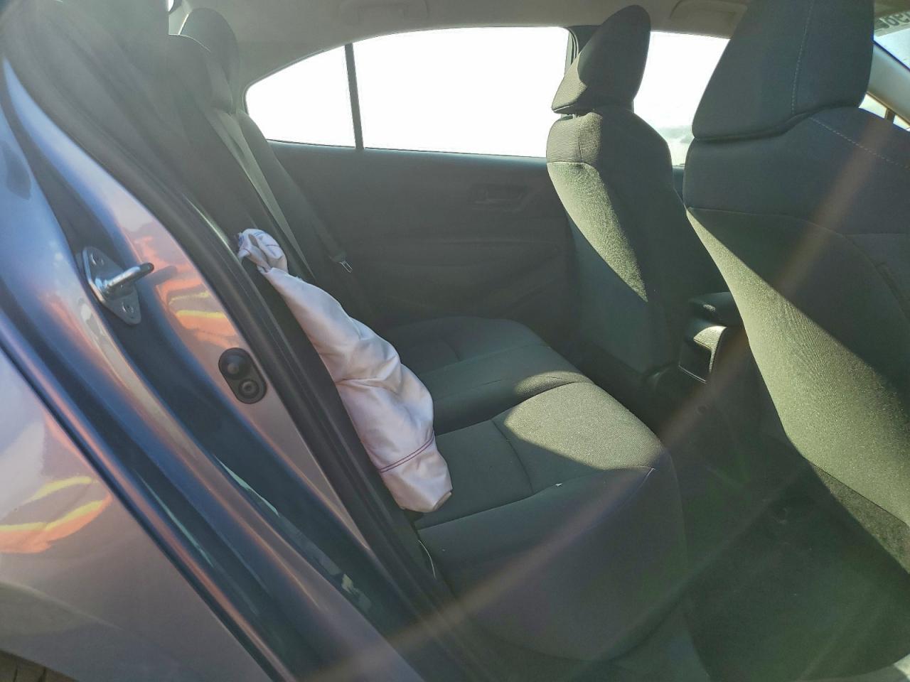 Toyota Corolla Le Image 12