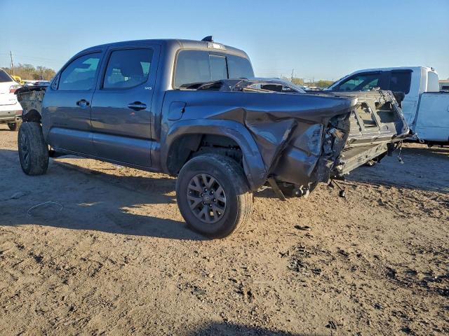 Toyota Tacoma Double Cab Image 3