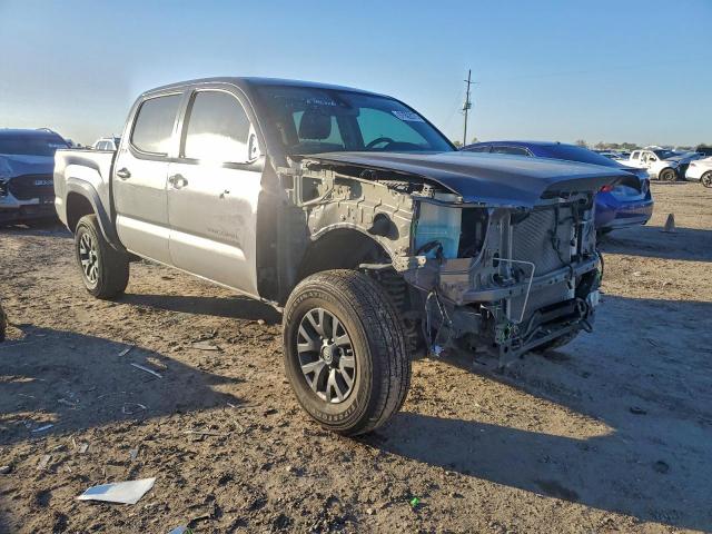 Toyota Tacoma Double Cab Image 4
