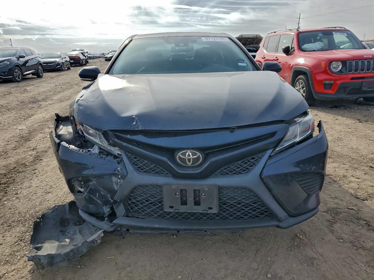 Toyota Camry Se Image 10