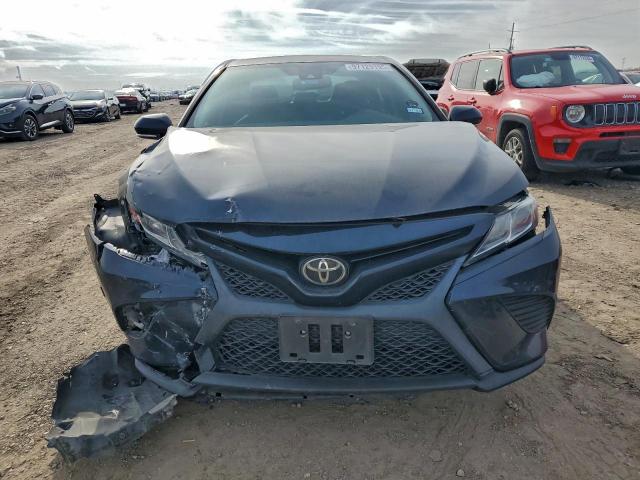 Toyota Camry Se Image 10